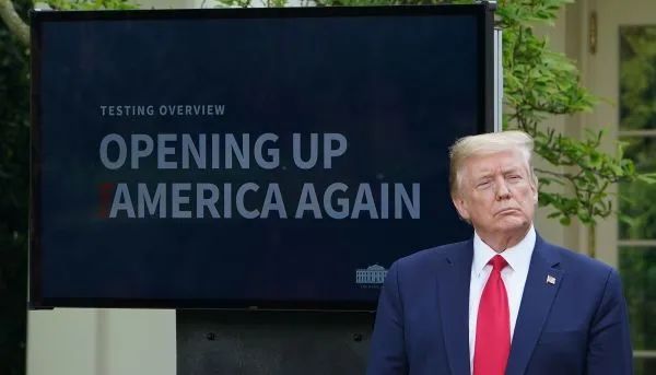 特朗普▲特朗普预测美病亡人数将达10万 无视警告执意重启经济