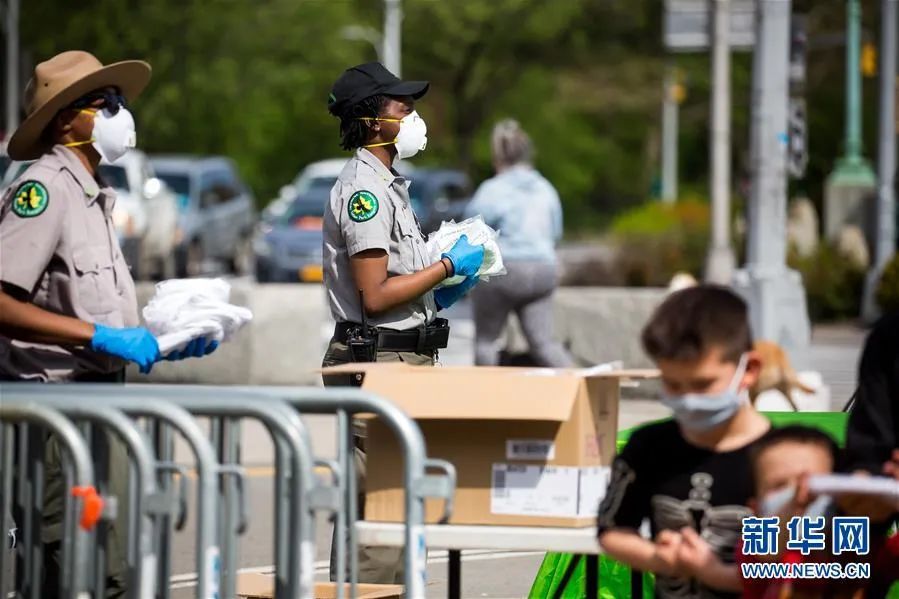 特朗普▲特朗普预测美病亡人数将达10万 无视警告执意重启经济