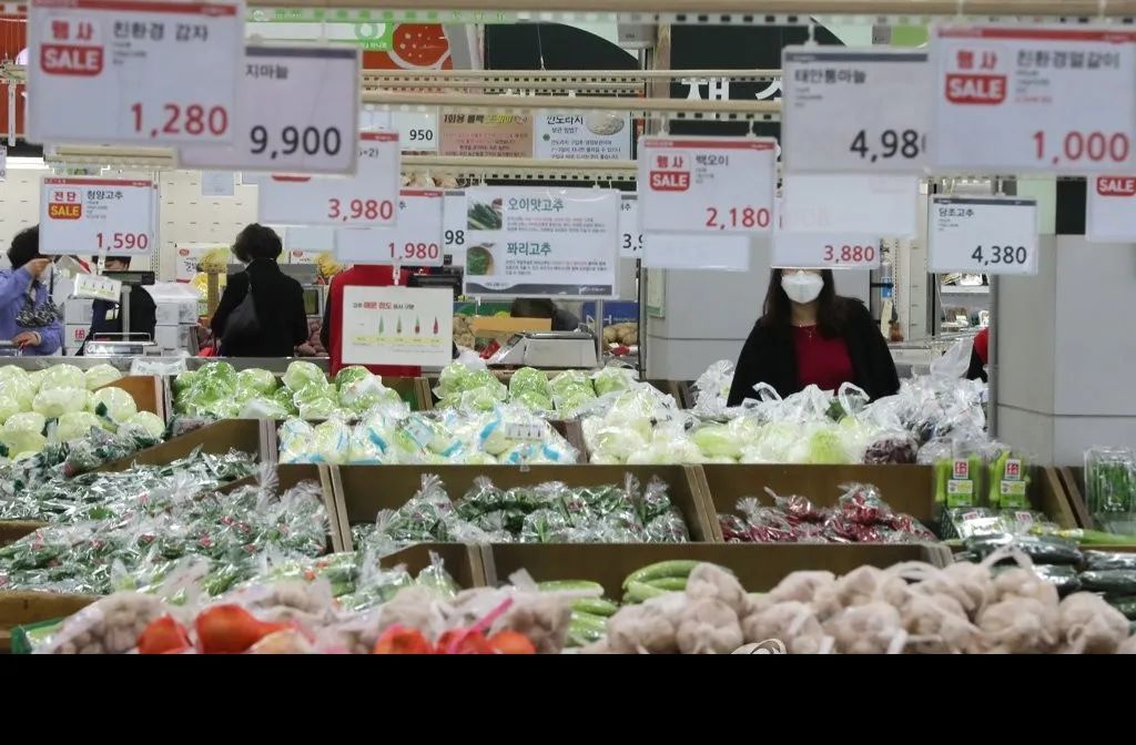 「国际」全球多地解封 专家警告美国勿盲目复工