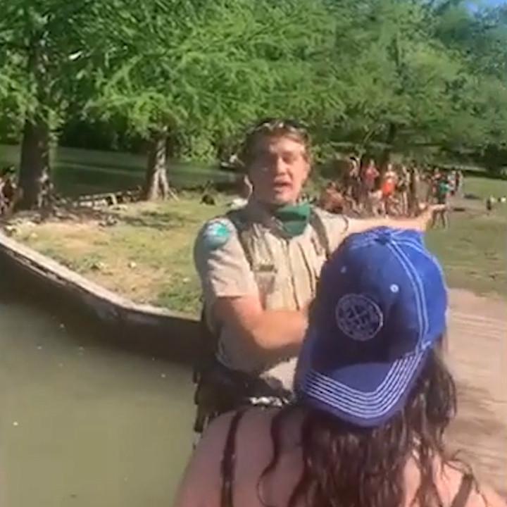 国际：美国护林员劝人不要聚堆 却被当场推进湖里