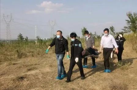 社会79岁母亲被儿子活埋：用黄土封住，但没有踩瓷实