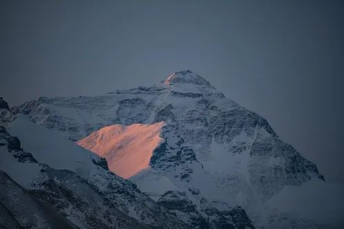 科技科技这么发达，量珠峰身高一定要人上去吗？