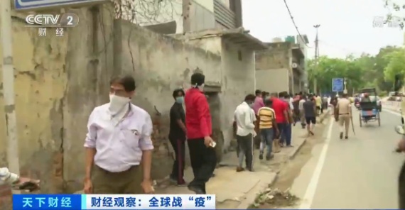 国际社会也是“醉了”！印度市民抢购酒水，场面一度失控！酒税上涨70%也无法阻挡...