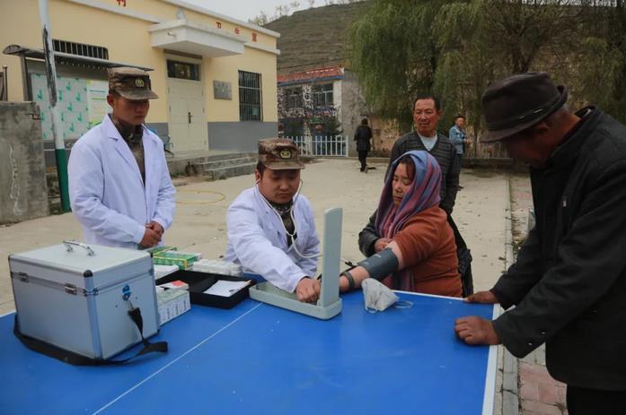 高原情暖高原,鱼水亲情不断线