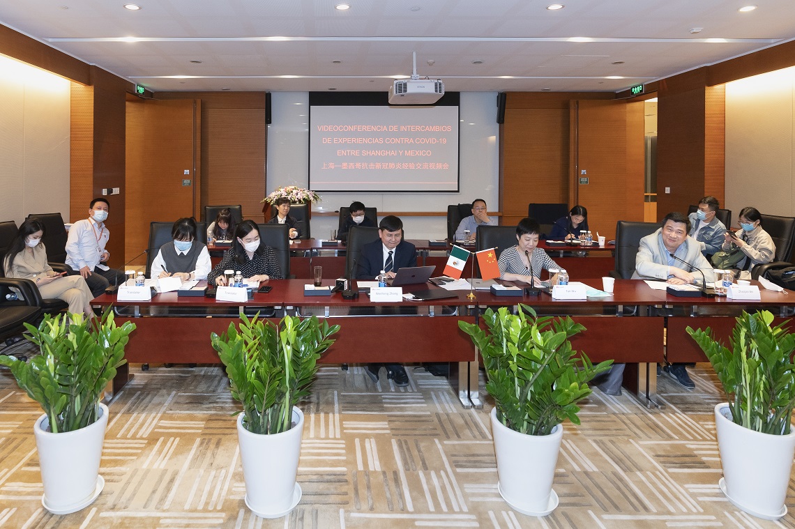 张文宏接地气的防疫讲座让市民“听得进去”！“疾控女侠”吴凡与“疾控男神”张文宏搭档，为墨西哥防疫支招