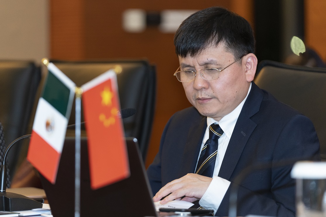 张文宏接地气的防疫讲座让市民“听得进去”！“疾控女侠”吴凡与“疾控男神”张文宏搭档，为墨西哥防疫支招