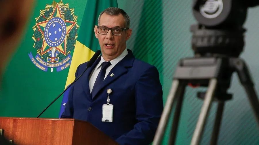 巴西总统巴西总统发言人新冠病毒检测呈阳性