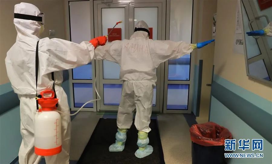 殡葬疫情改变葬礼方式 俄殡葬业推出在线直播服务