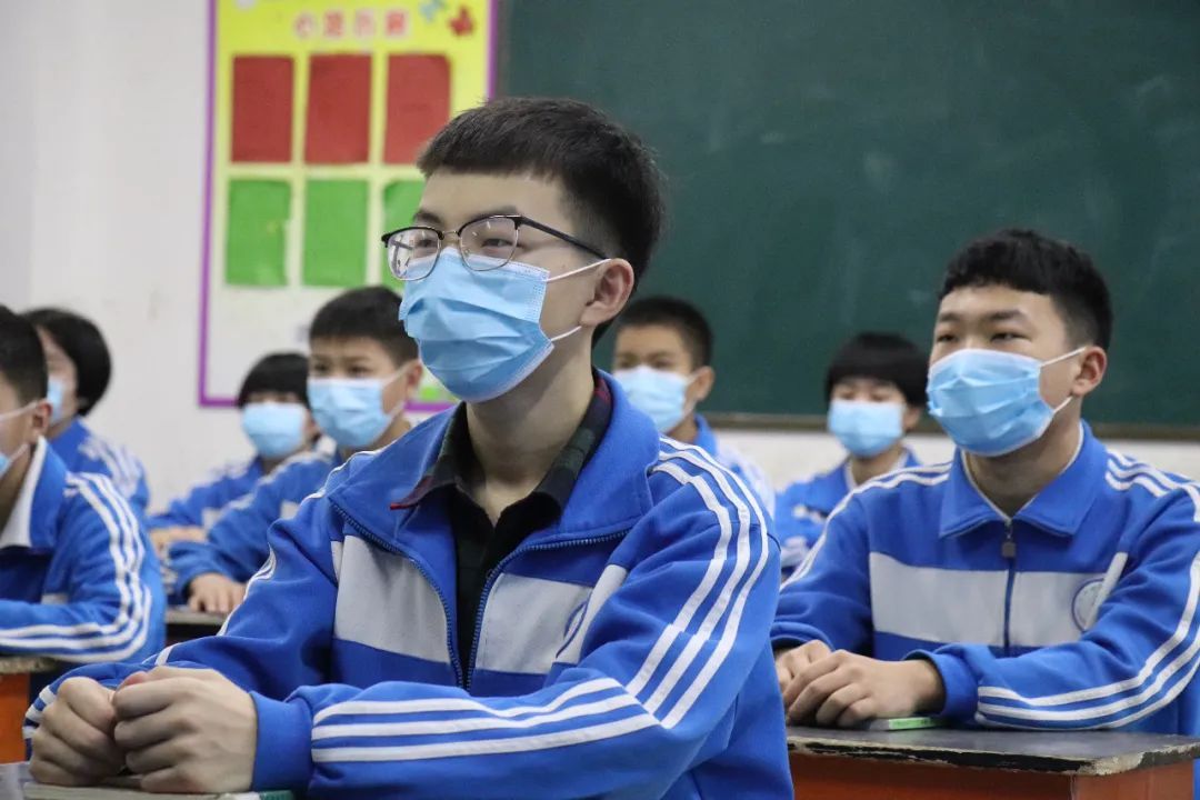 口罩两部门：低风险地区校园内学生不需佩戴口罩