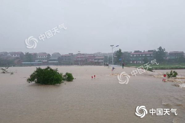 天气较强降雨缩减至江南等地 北方凉意显华南桑拿天持续