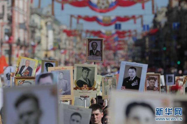 文汇报因疫情，俄罗斯线上庆祝胜利日，超200万民众报名参加“不朽军团”在线“游行”