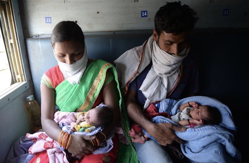 央视新闻?印度铁路部门称已有30余万名劳工通过302趟专列火车回乡