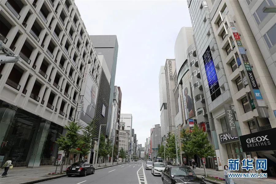 肺炎美国累计超130万例,多名卫生官员将进行自我隔离