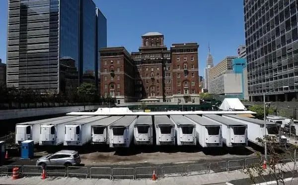 自由女神纽约在自由女神像附近建停尸场