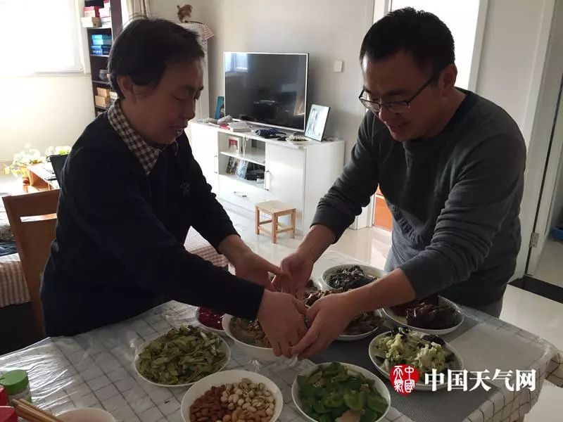 育儿聊一聊：你有多久没有牵过妈妈的手了？