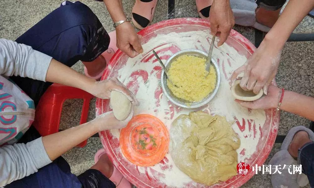 育儿聊一聊：你有多久没有牵过妈妈的手了？