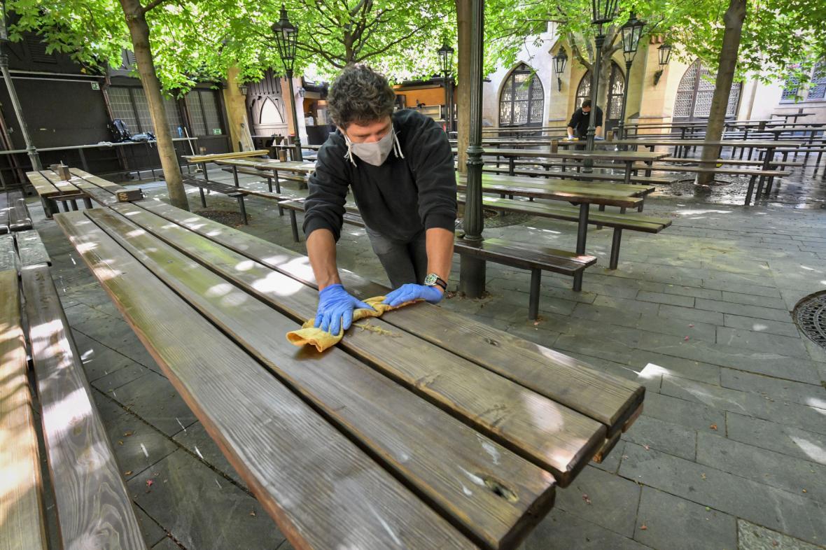 疫情捷克放宽疫情管控 大量商业经营场所将恢复营业