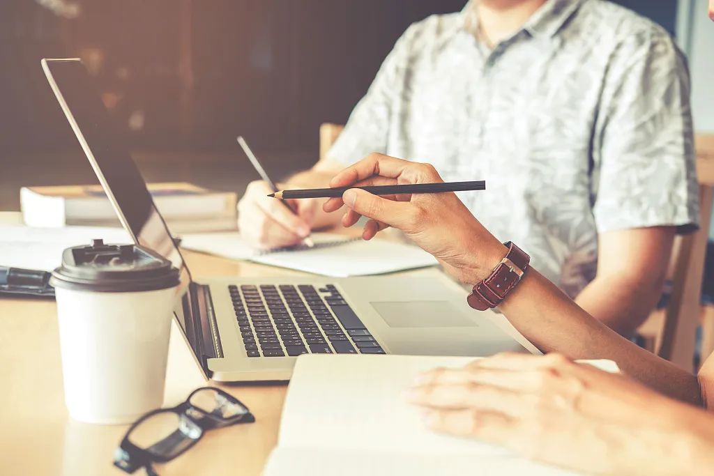 区块链李佳琦们要“转正”了！人社部拟新增10个新职业，看看自己能干点啥