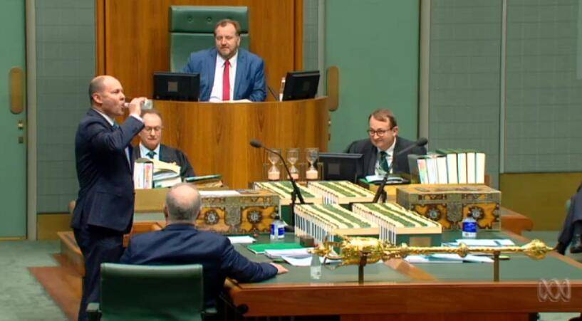 紧急程度澳大利亚国库部长演讲时咳嗽不止，紧急接受新冠病毒检测