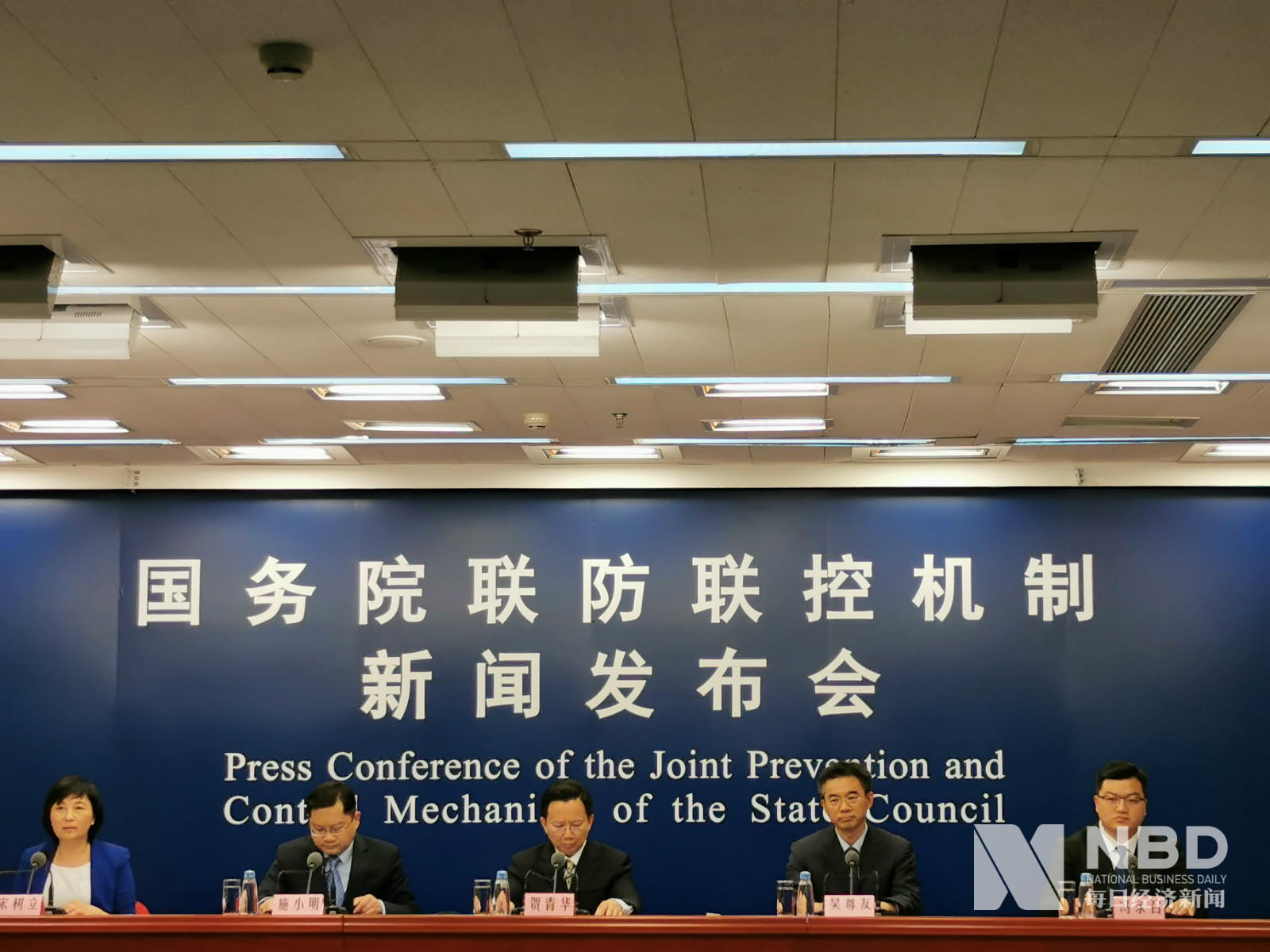 时政中国疾控中心：应有条件的开放影剧院 建议中高风险地区暂缓营业