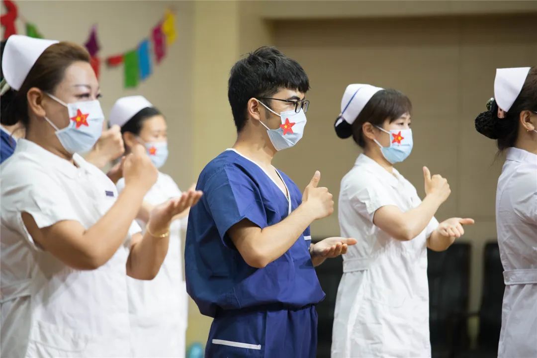 北京友谊医院举行护士节大会隆重表彰抗疫一线护理人员
