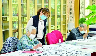 光明日报全天候守护老人身心健康