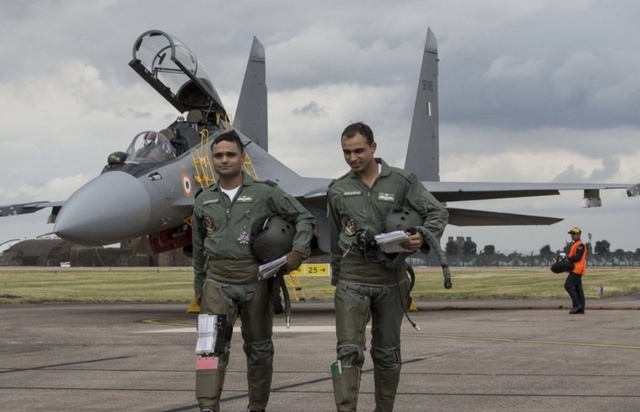 疫情疫情之下 多国拿军费开刀？