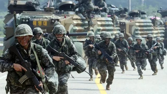 疫情疫情之下 多国拿军费开刀？