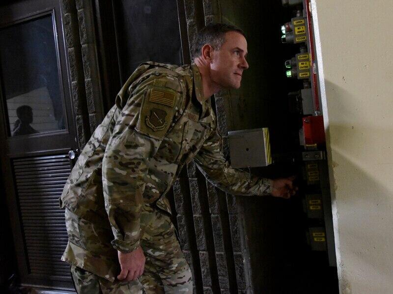 空军美军太空部队指挥官离奇死亡 美军赶紧声明：没新冠感染迹象