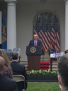 特朗普与科学对决、与政要互怼 特朗普政府令美国疫情乱上加乱