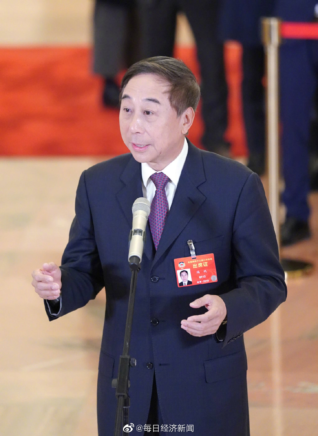 李子柒李子柒与袁隆平、冯巩居然共享了同一个身份！网友：次元壁碎了