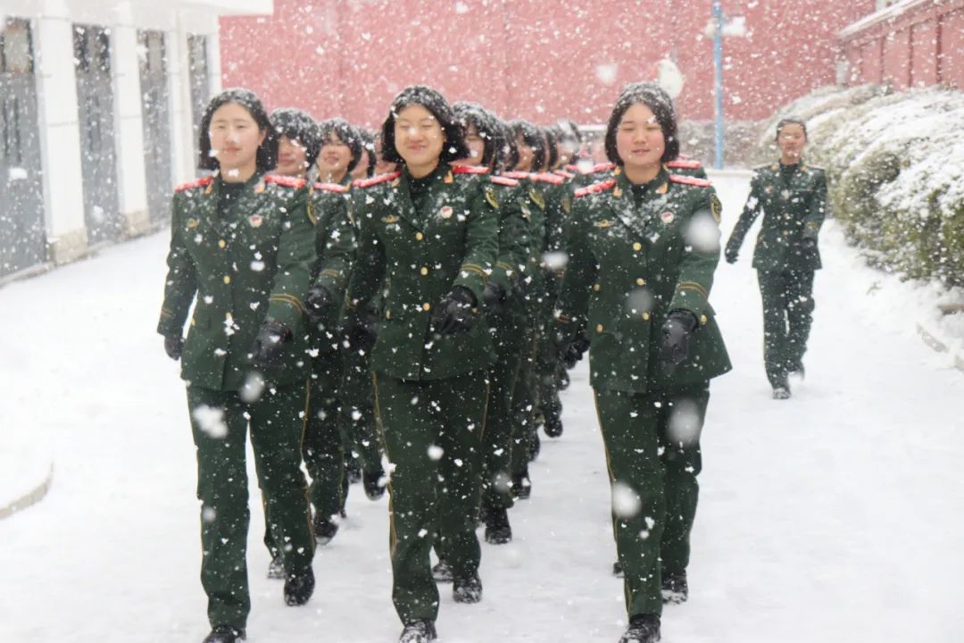 女兵熄灯号丨女兵的美,不在于脸有多白、手有多嫩、颜值有多高