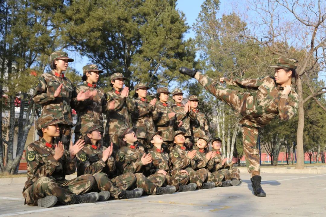 女兵熄灯号丨女兵的美,不在于脸有多白、手有多嫩、颜值有多高