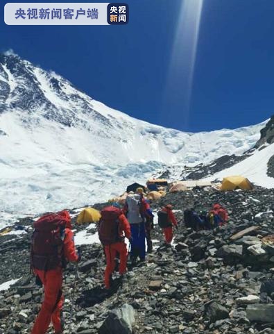 高程测量2020珠峰高程测量登山队因天气原因 撤到海拔6500米营地休整待命
