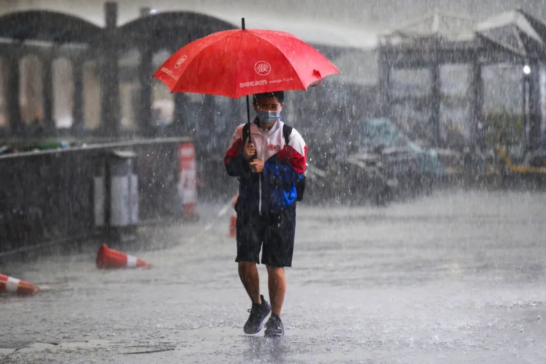 天气刚刚，北京白昼如夜、暴雨倾盆！专家释疑