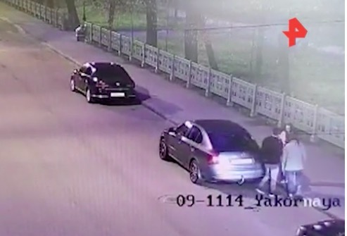 国际社会|恶劣!俄罗斯3人在烈士墓长明火上烤串 1名男子被捕(图)