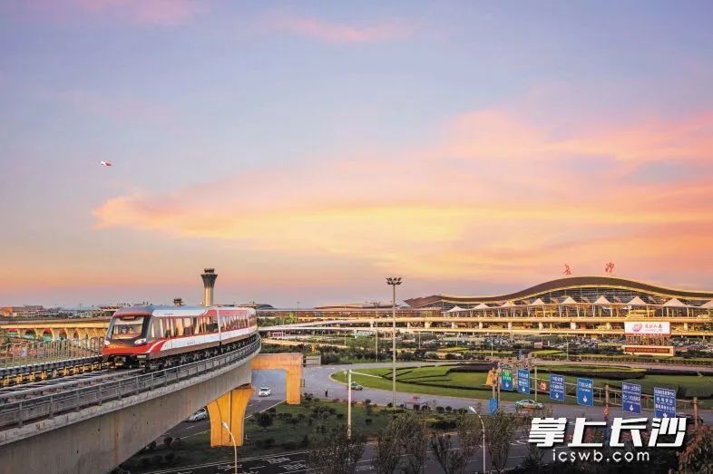 京广高铁穿城而过,沪昆高铁实力加持,而本月长沙高铁西城规划公屎后