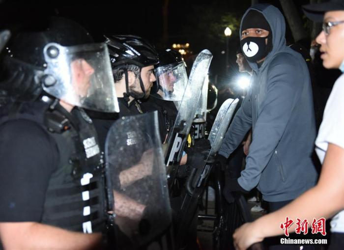 国际社会|怒火难熄！全美30城爆发示威，白宫前彻夜抗议……