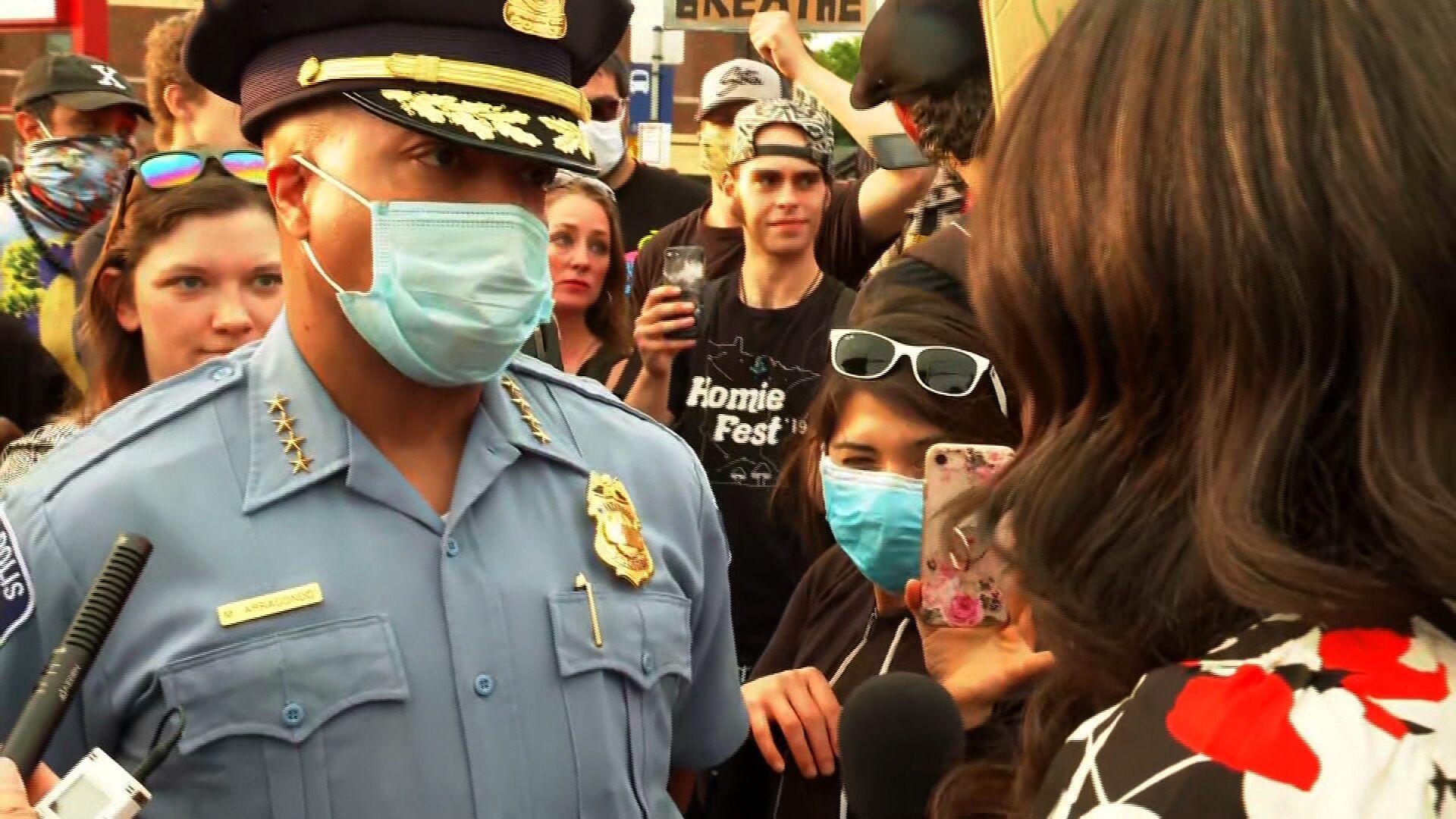 国际社会|明尼阿波利斯市4名警察因“黑人之死”被解职，警察局长：因其行为违背人性