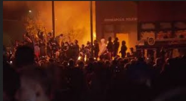 特朗普|美媒：如何应对暴力示威，白宫“分裂”