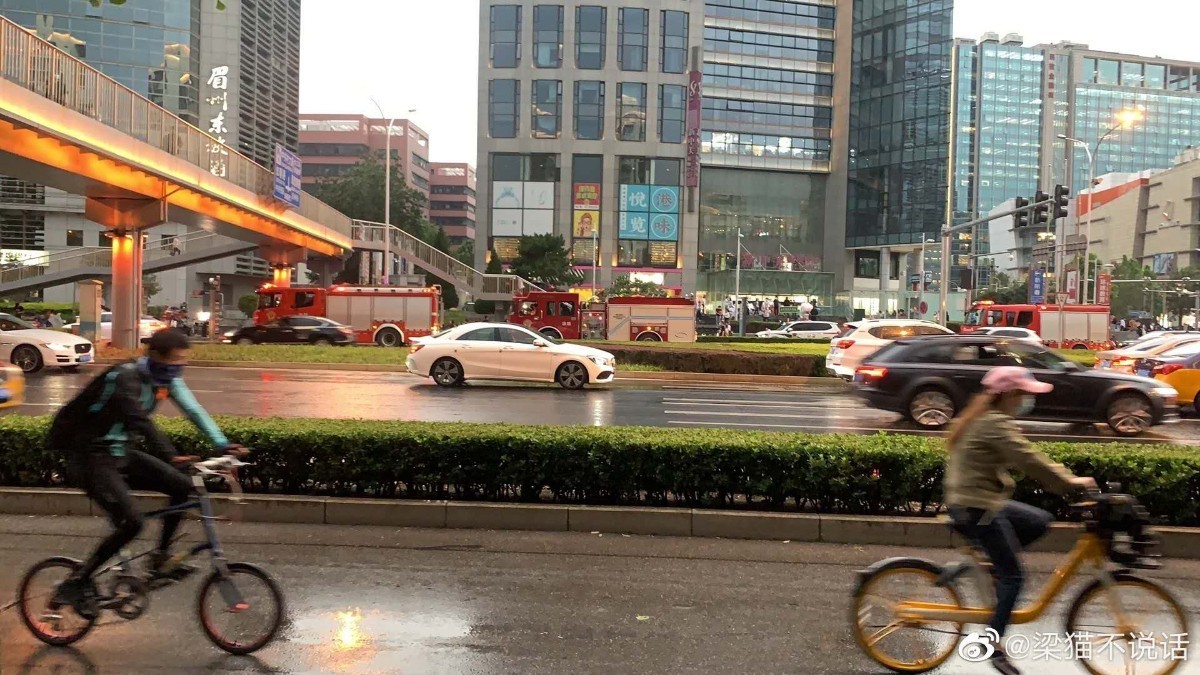 消防演习|这是什么操作？商场着火工作人员竟称是消防演习！