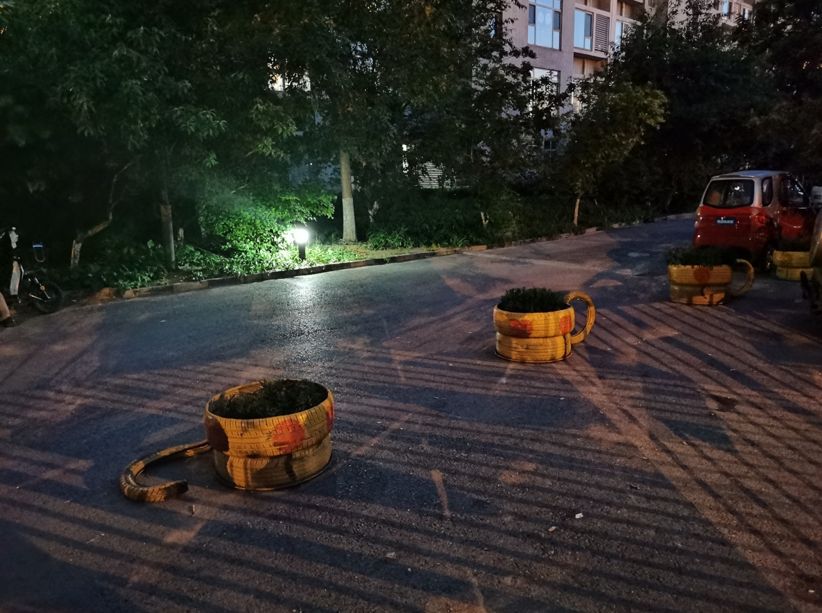 消防通道|记者多个小区探访发现，对消防隔离桩来次大清查很有必要