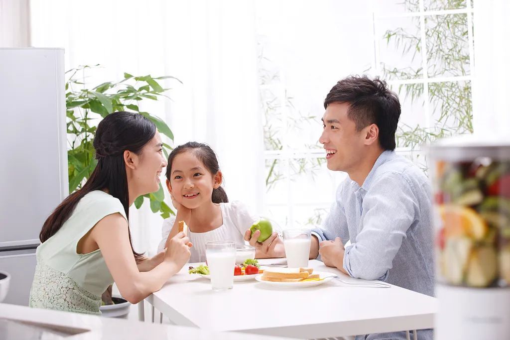 饭团|鱼刺卡喉，咽饭团、喝醋靠谱吗？如何正确处理？一起来看→