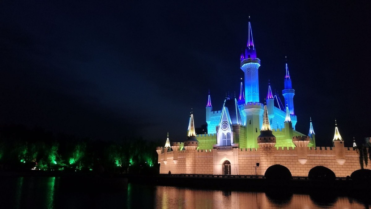 石景山游乐园|石景山游乐园灯光绚烂，仿佛童话世界