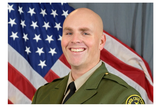 美国警察|美国警察遇伏击被枪杀，凶手身份令人震惊！