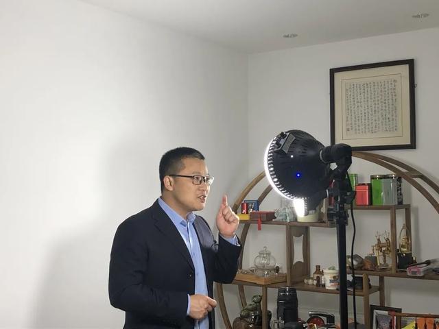 疫情|小家大爱 | 殷飞家庭：为特殊家教注入爱和力量