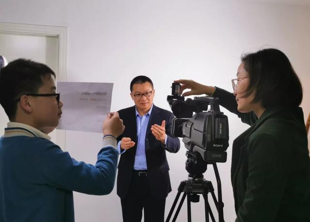 疫情|小家大爱 | 殷飞家庭：为特殊家教注入爱和力量