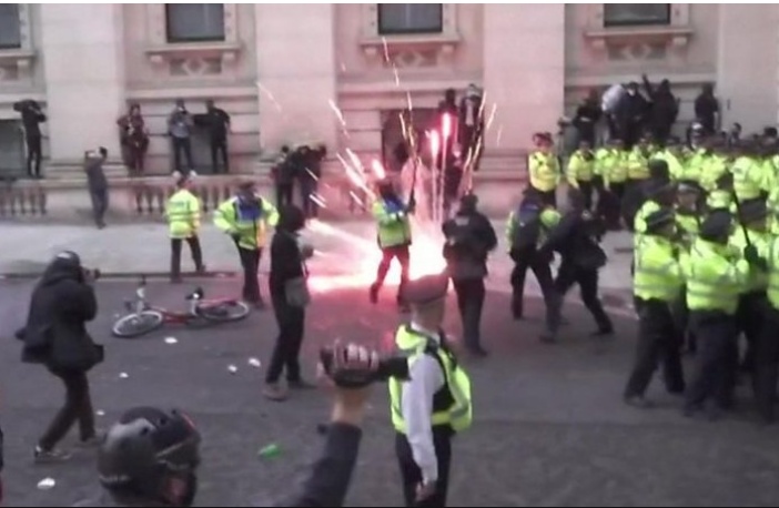 国际社会|轮到自己头上,英国终于不装了