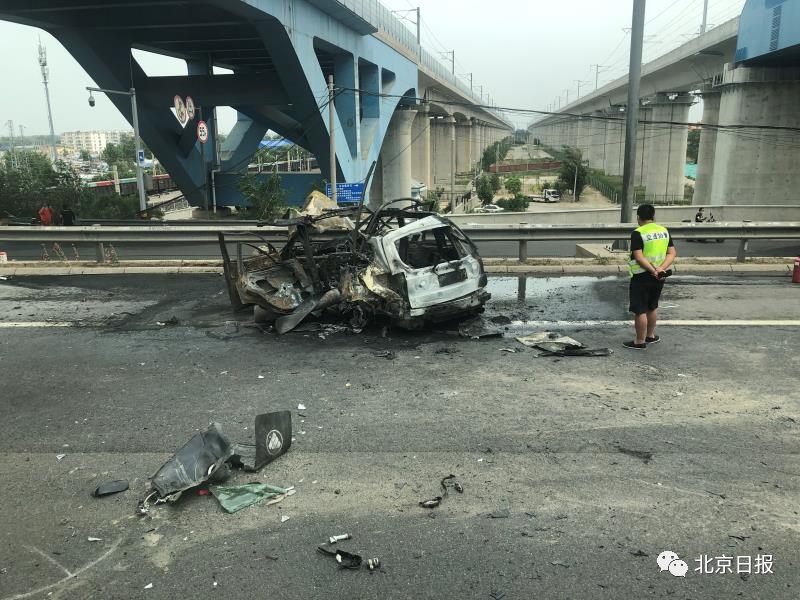 北京日报|惊险！北京一轿车自燃后爆炸，这4人救了两条命