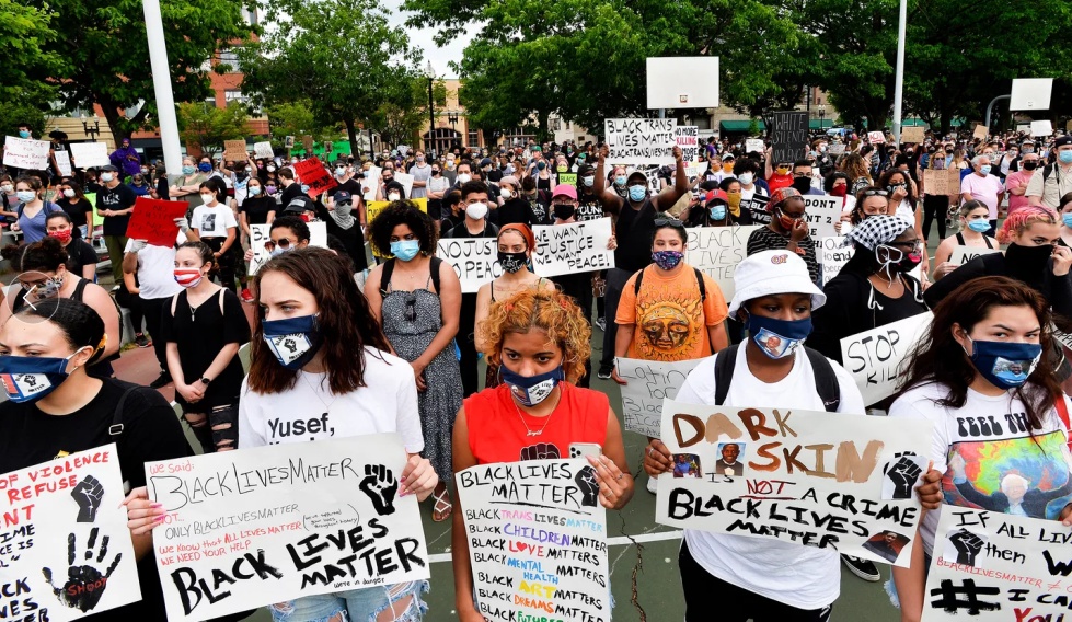 疫情|美国观察:抗议活动加剧疫情传播,怒火未息山火飓风又接踵而来